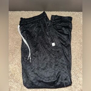 Vuori joggers so soft
